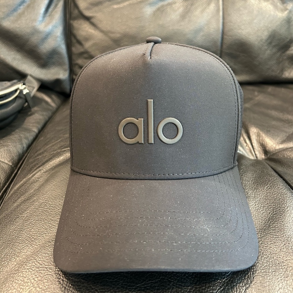 NWOT ALO Yoga Performance District Trucker Hat